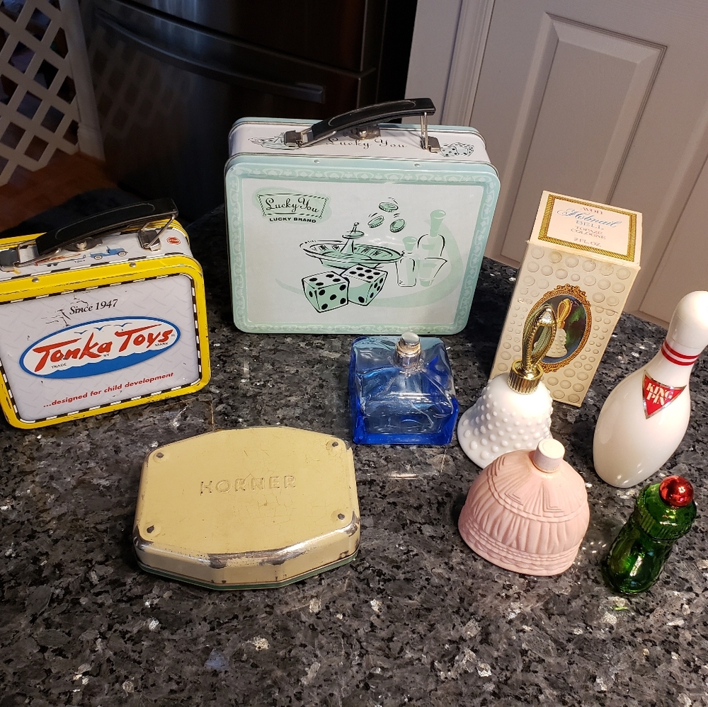 VINTAGE  Items to Lunch Boxes some Avon things - Picture 3 of 4